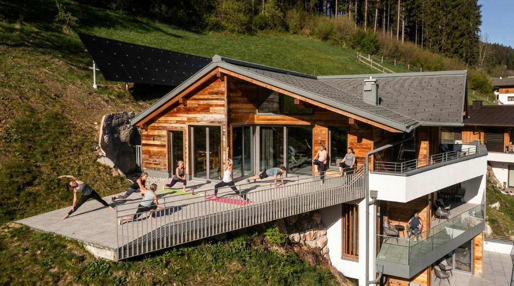 TOGETHER Retreat — Yoga auf der Terrasse